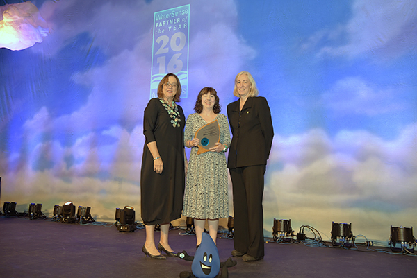 Promotional Partner of the Year, Cobb County Water System, with US EPA's Ellen Gilinsky and Veronica Blette.