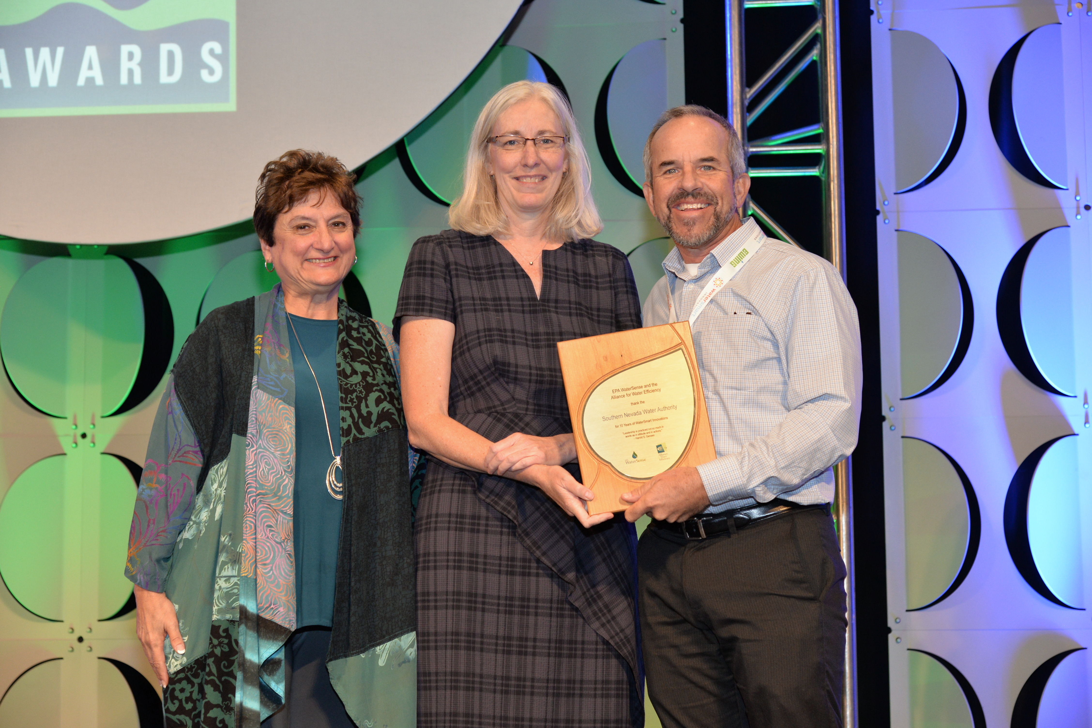 Alliance for Water Efficiency's Mary Ann Dickinson and US EPA's Veronica Blette present a special award to Doug Bennett, Southern Nevada Water Authority.