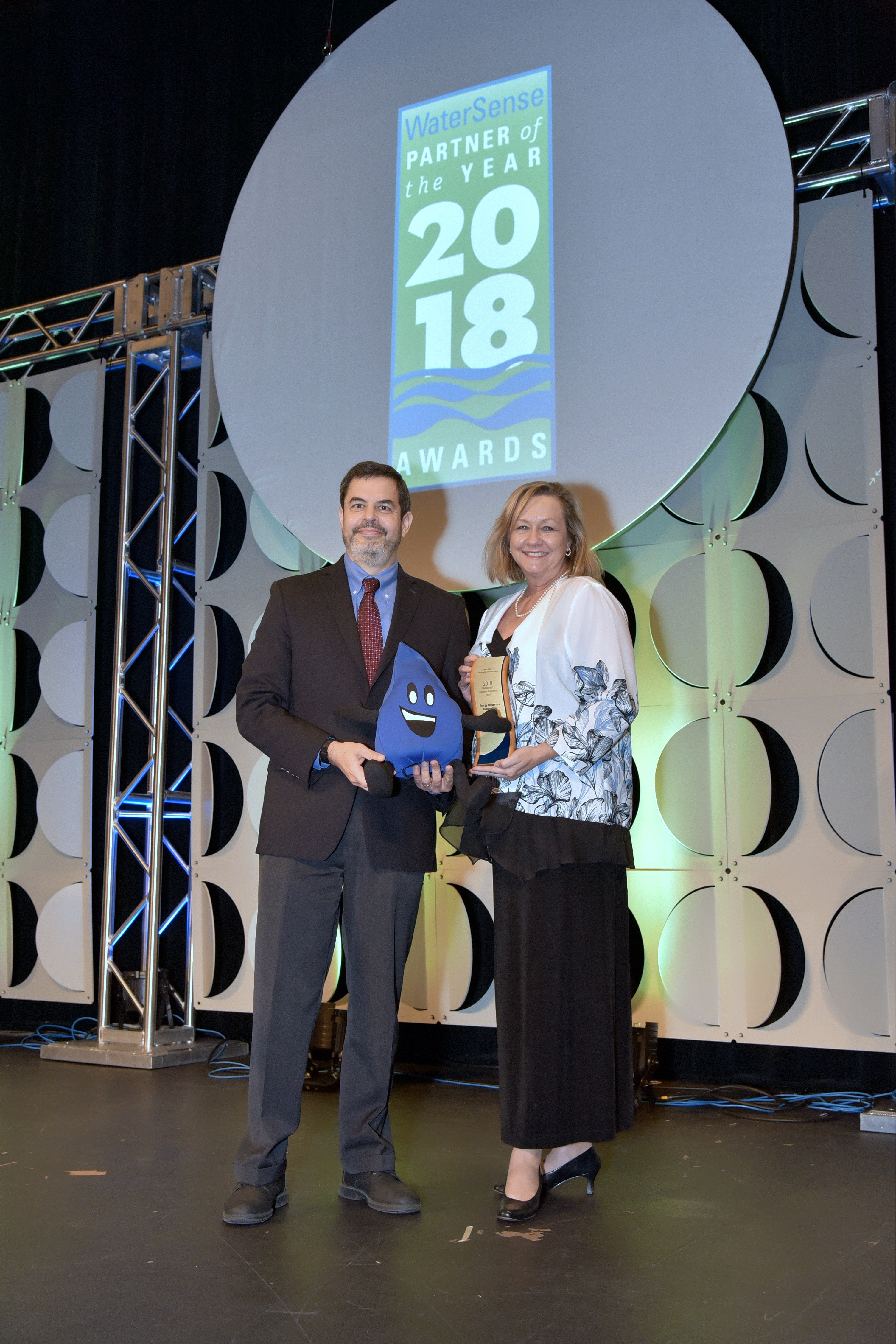 Sustained Excellence Award winner, Energy Inpsectors Corporation, with U.S. EPA's Raffael Stein.