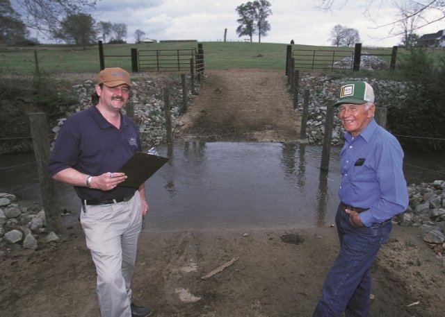 Fenced stream crossing