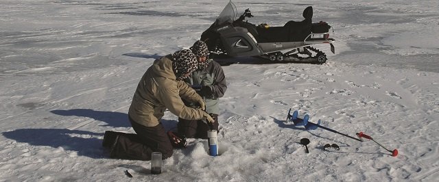 Hydrolab winter water sampling through ice