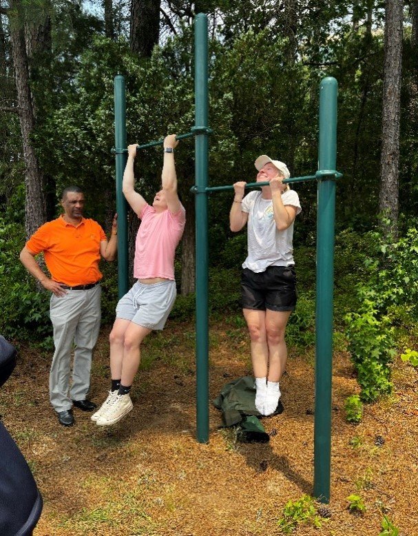 AJ Blackburn and an SSI student face off in a friendly pull up competition.